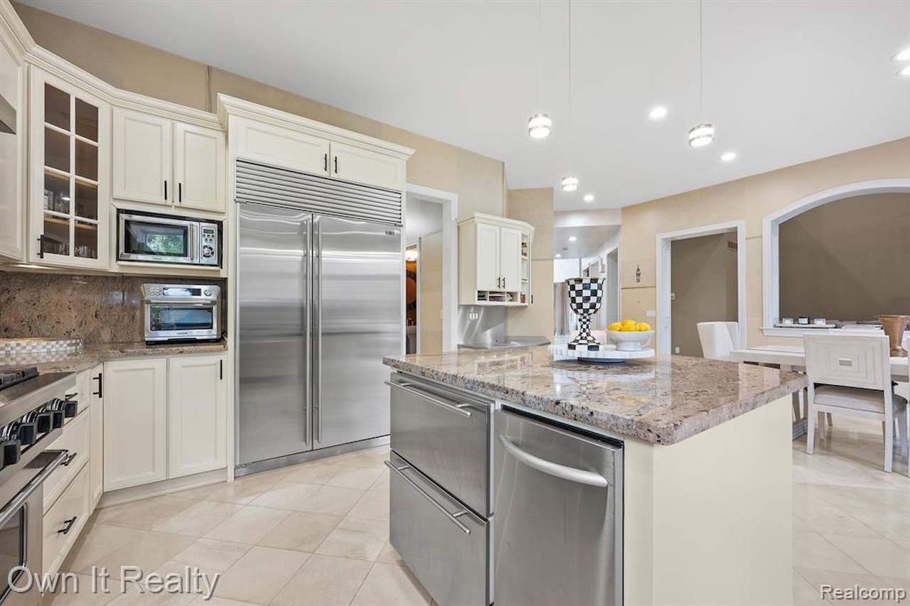 22574 Autumn Park Blvd in Novi, MI Photo 21