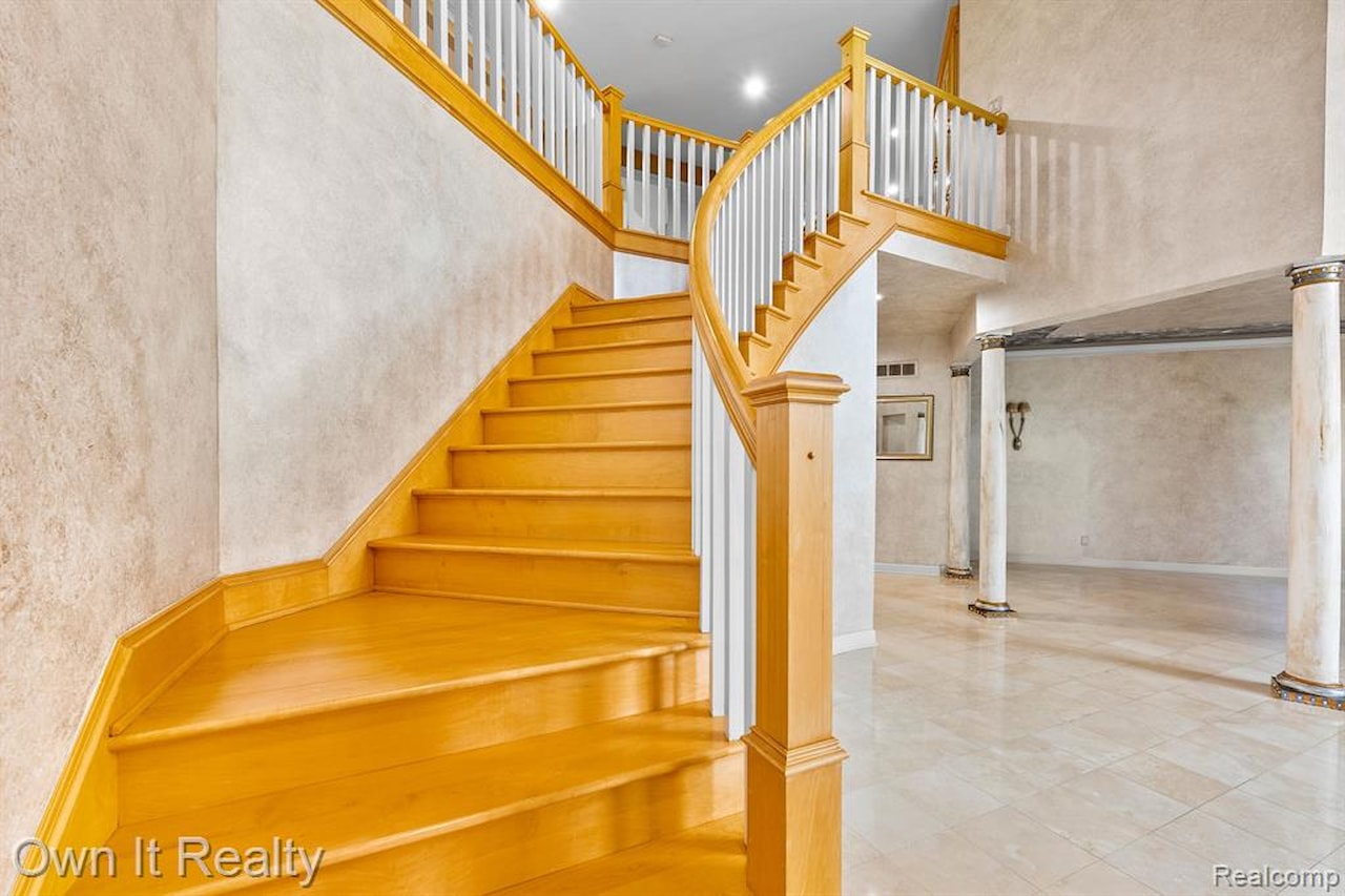 22574 Autumn Park Blvd in Novi, MI Photo 32