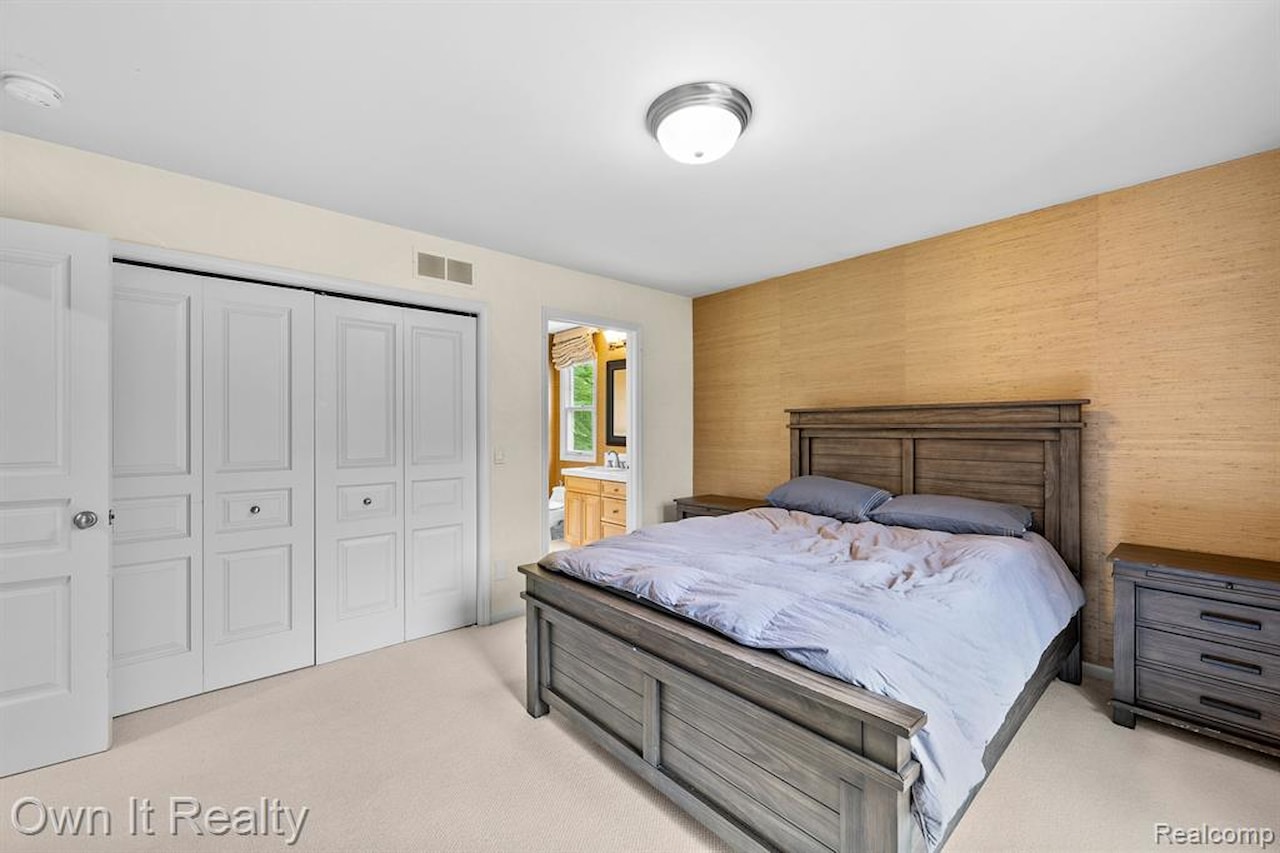 22574 Autumn Park Blvd in Novi, MI Photo 36