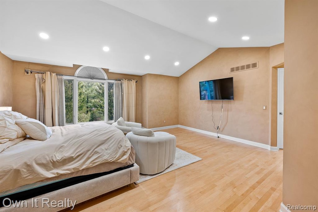 22574 Autumn Park Blvd in Novi, MI Photo 39