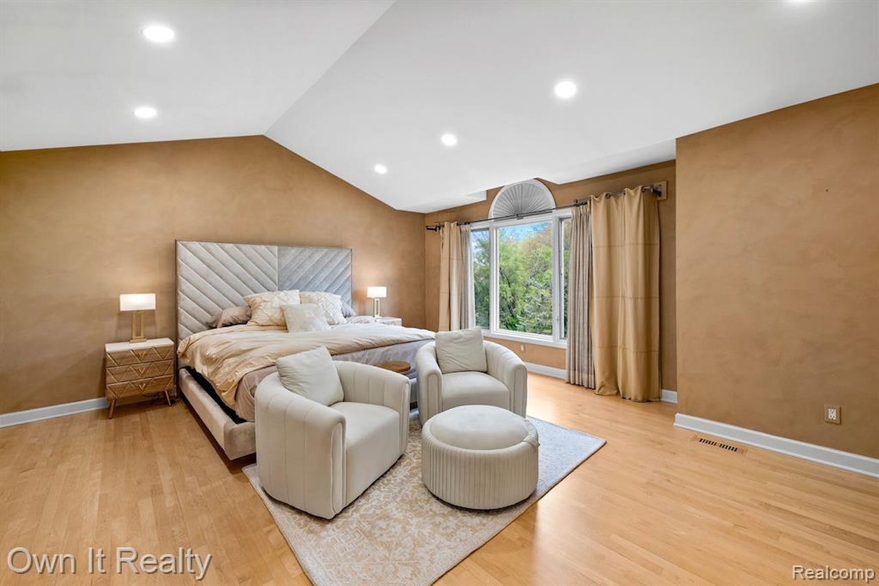 22574 Autumn Park Blvd in Novi, MI Photo 40