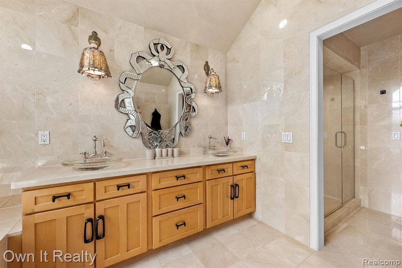 22574 Autumn Park Blvd in Novi, MI Photo 43
