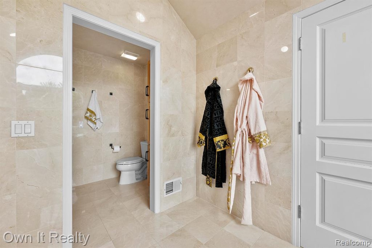 22574 Autumn Park Blvd in Novi, MI Photo 44