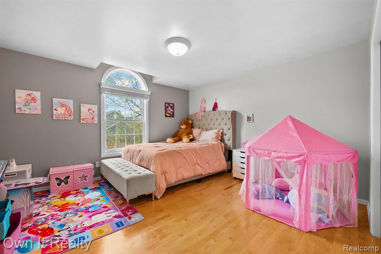 22574 Autumn Park Blvd in Novi, MI Photo 46