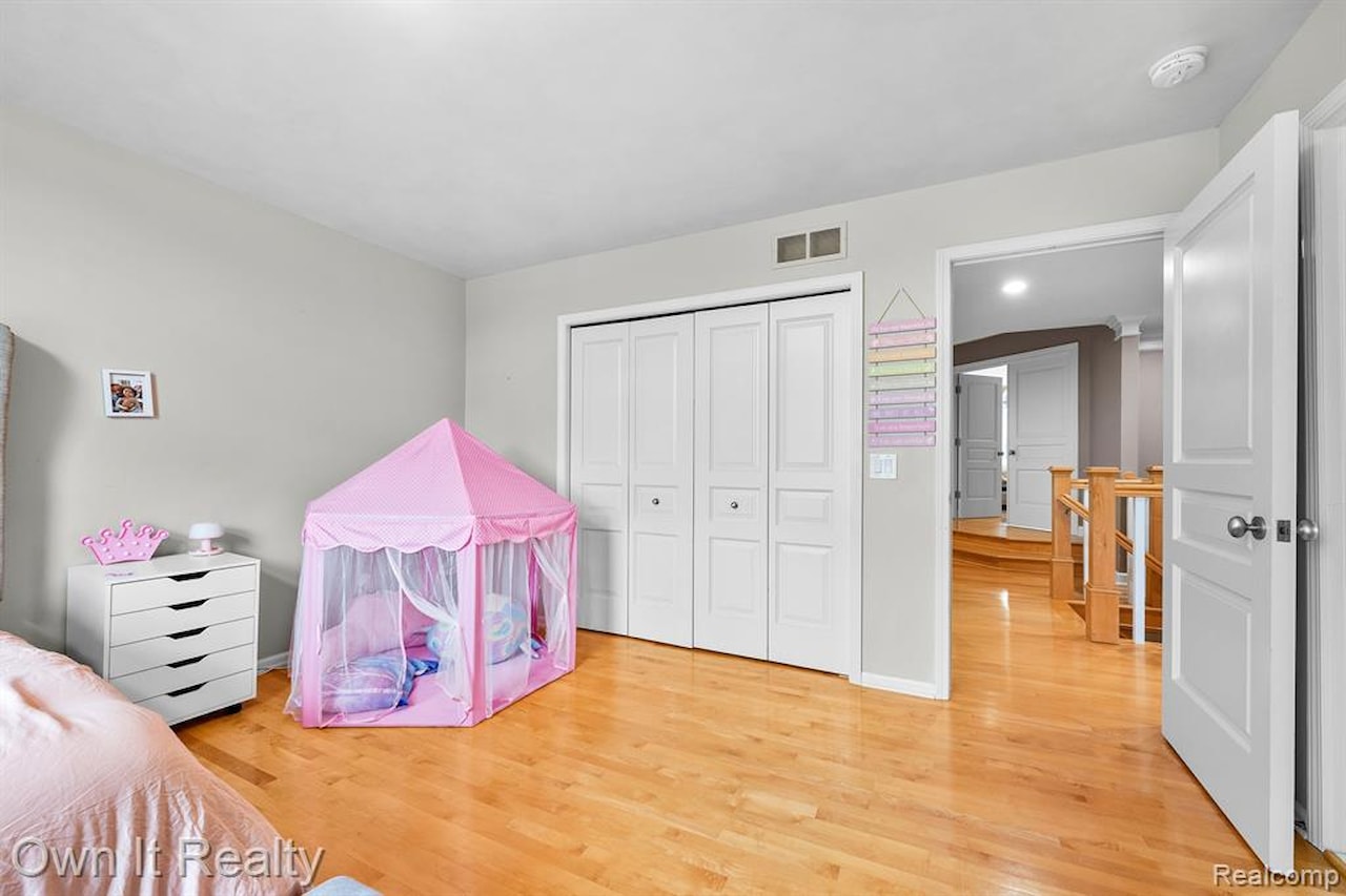 22574 Autumn Park Blvd in Novi, MI Photo 47