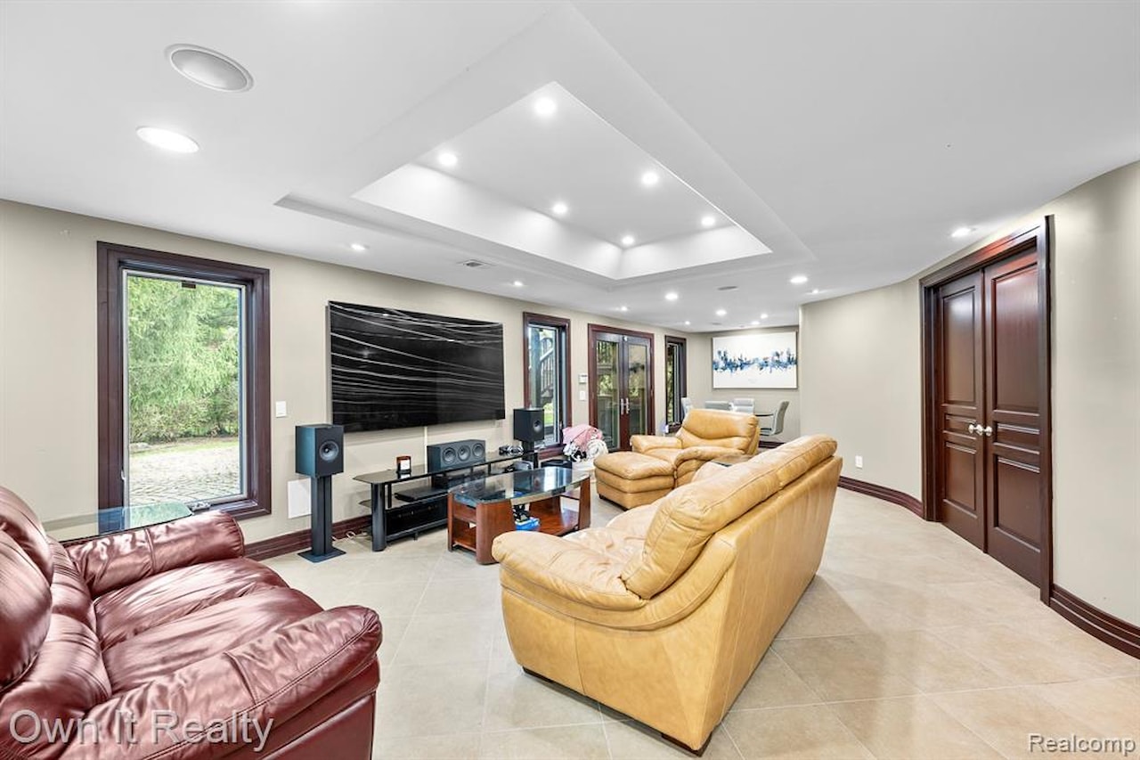 22574 Autumn Park Blvd in Novi, MI Photo 52