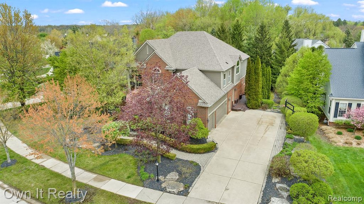 22574 Autumn Park Blvd in Novi, MI Photo 66