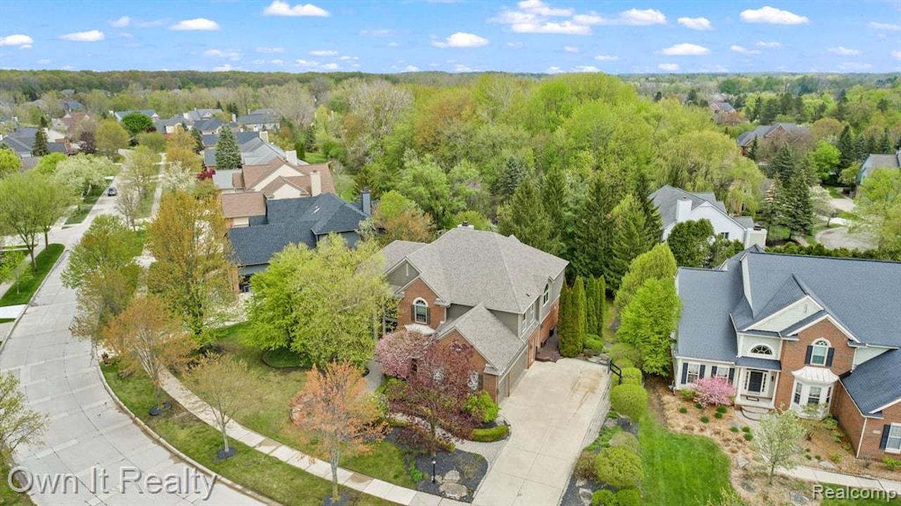 22574 Autumn Park Blvd in Novi, MI Photo 68