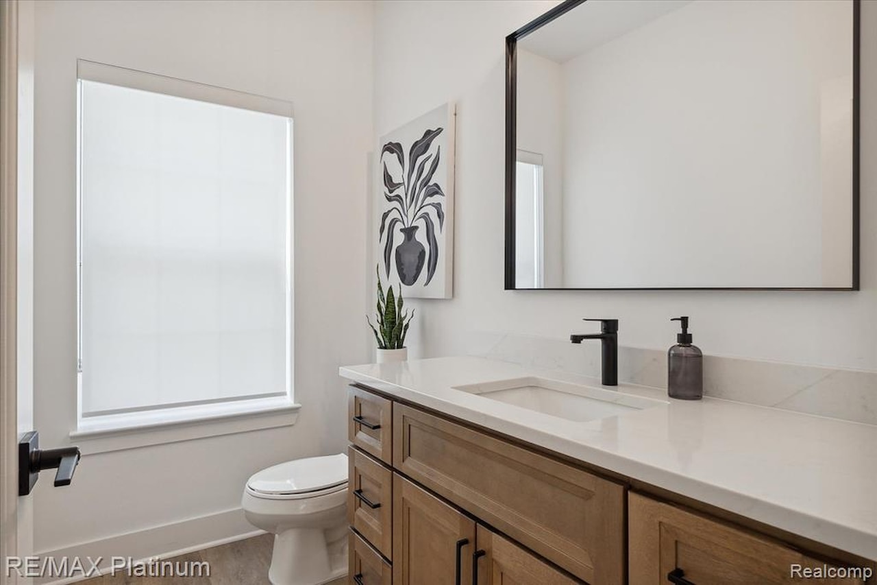 1687 Pinecroft Ln in Howell Twp, MI Photo 6