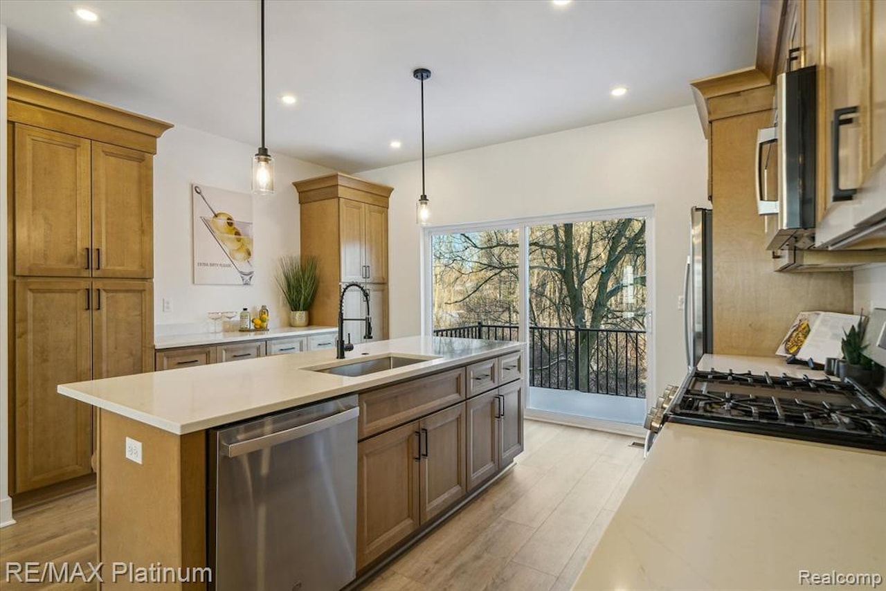 1687 Pinecroft Ln in Howell Twp, MI Photo 4