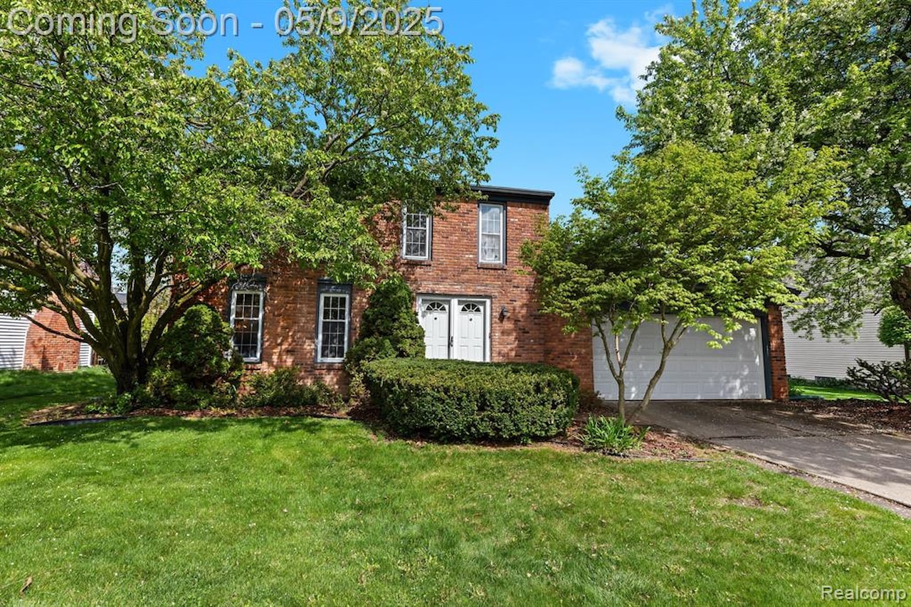 21950 Greentree Ln in Novi, MI
