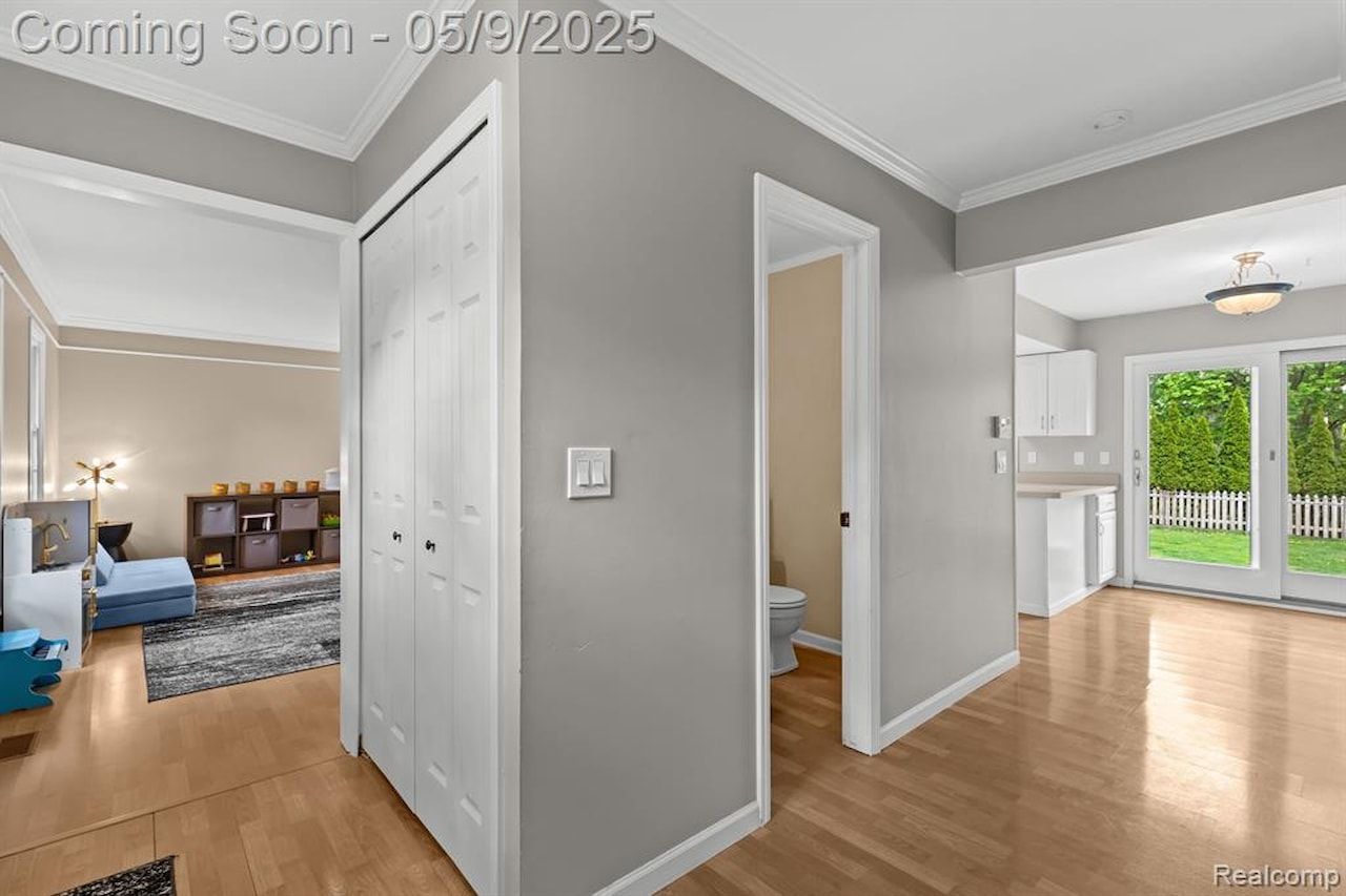 21950 Greentree Ln in Novi, MI Photo 4
