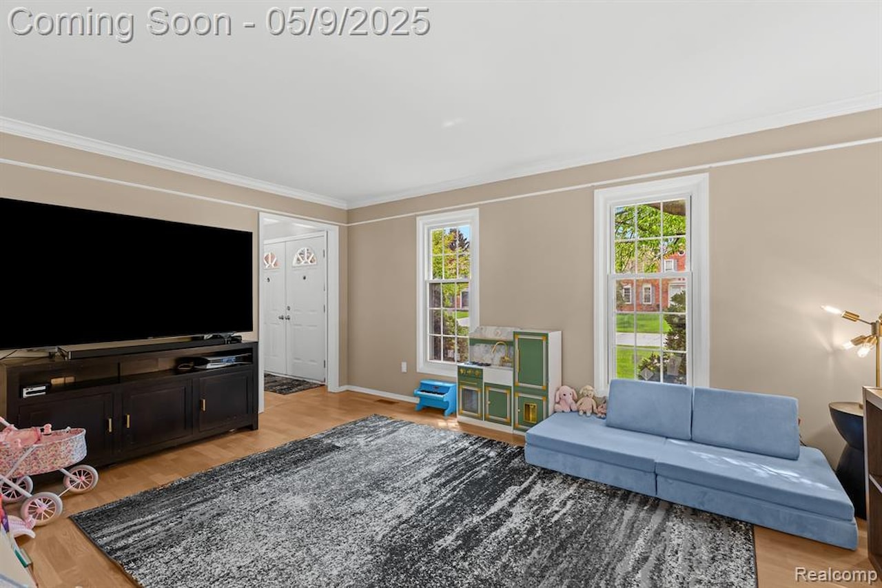 21950 Greentree Ln in Novi, MI Photo 6