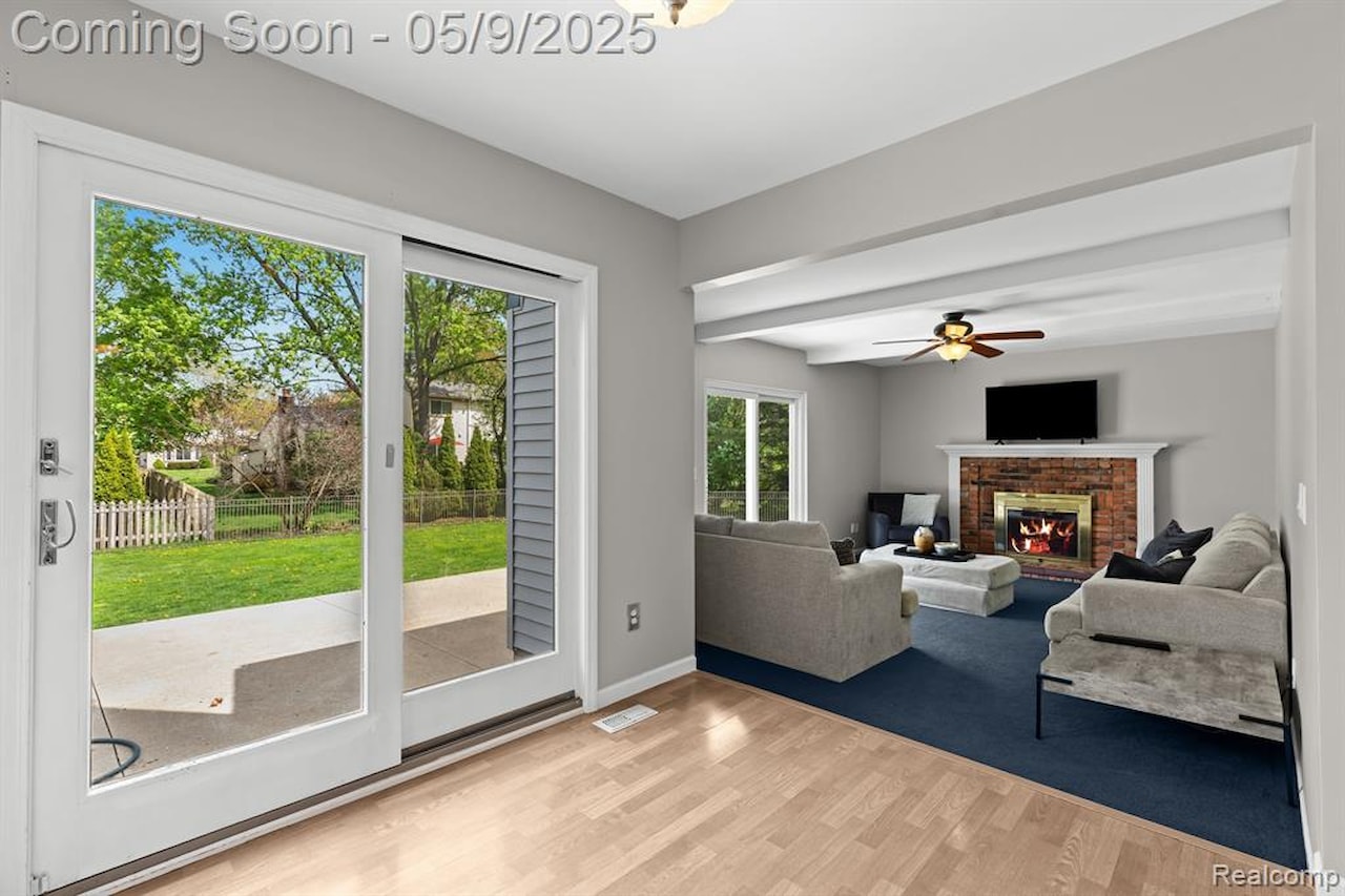 21950 Greentree Ln in Novi, MI Photo 10