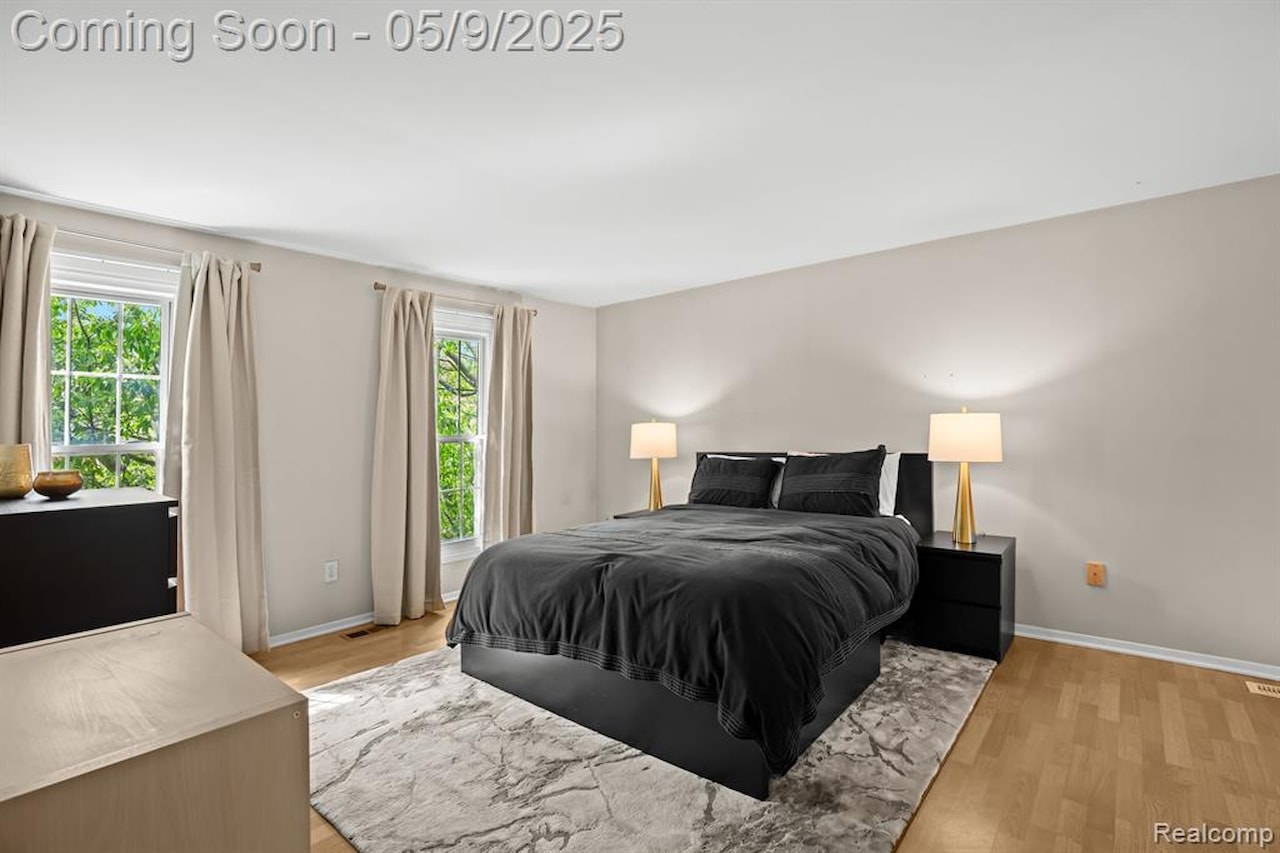 21950 Greentree Ln in Novi, MI Photo 13