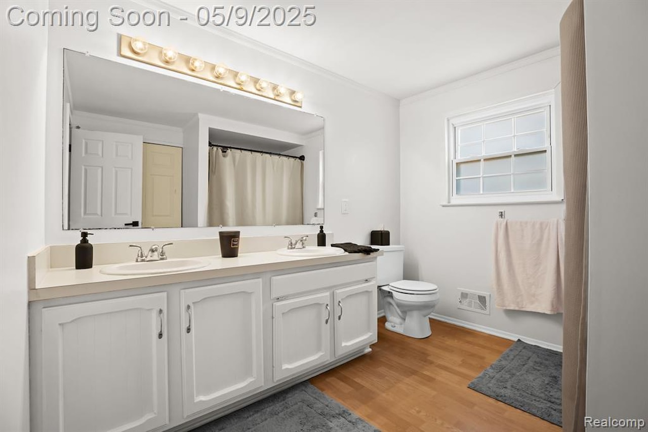 21950 Greentree Ln in Novi, MI Photo 14