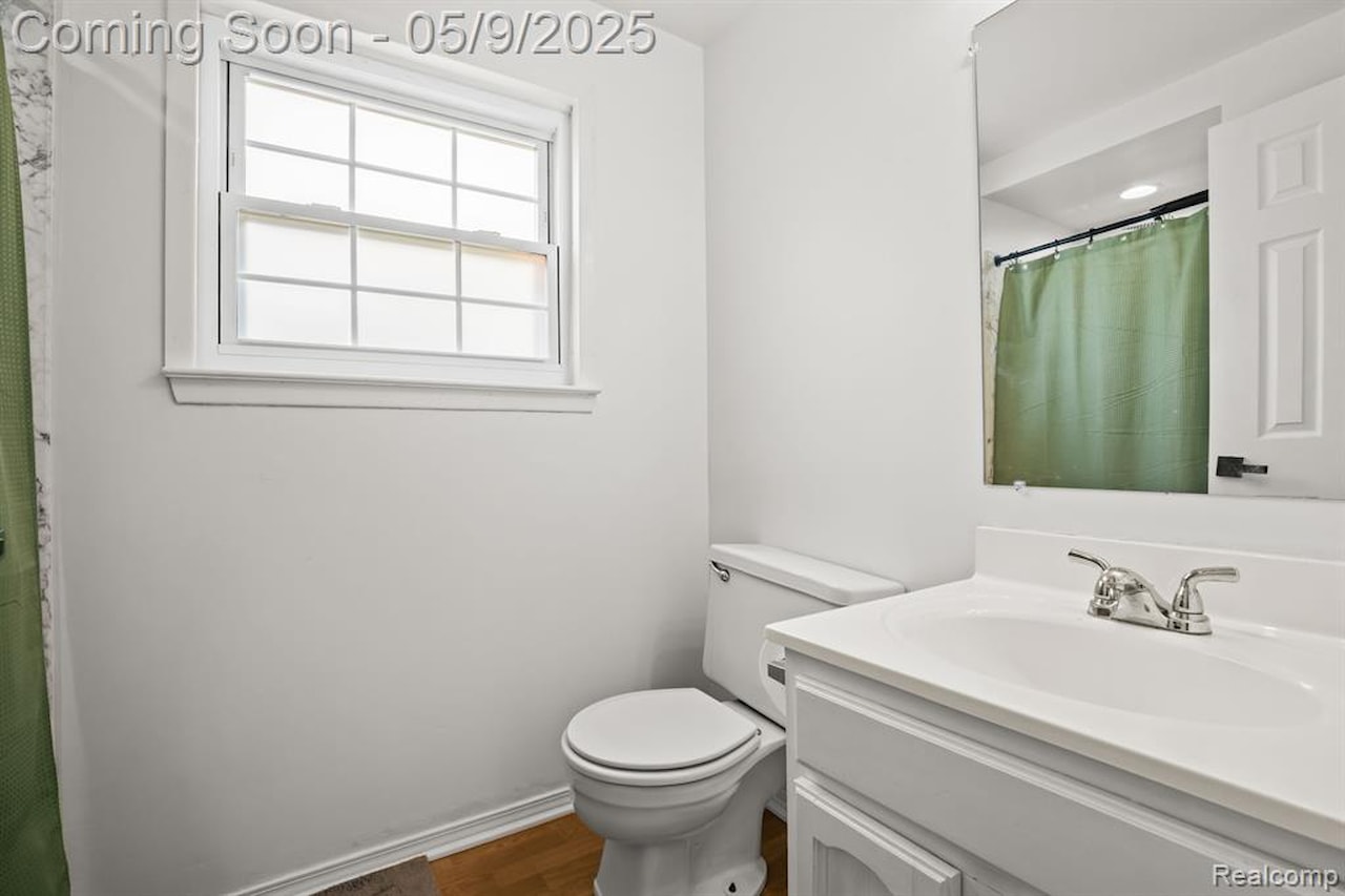 21950 Greentree Ln in Novi, MI Photo 16