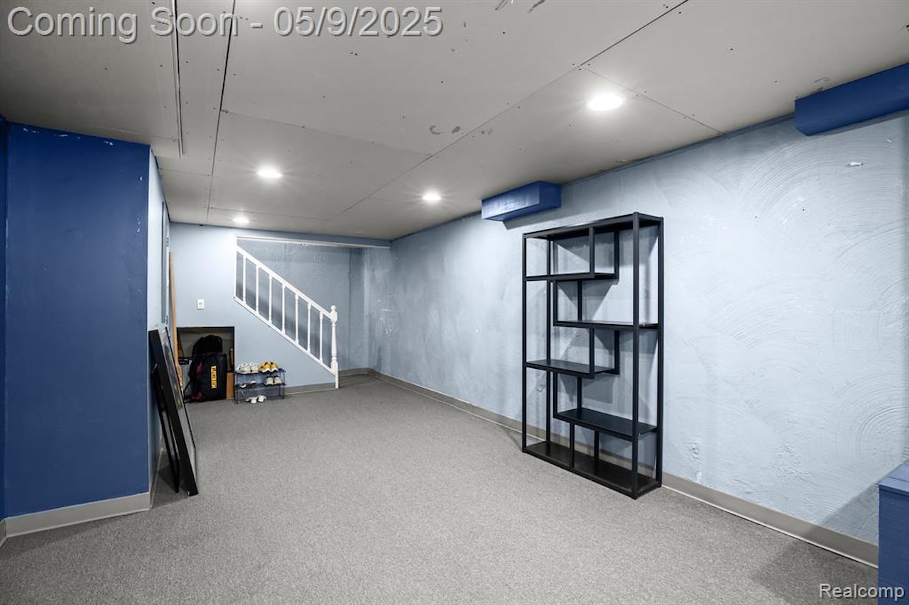 21950 Greentree Ln in Novi, MI Photo 19