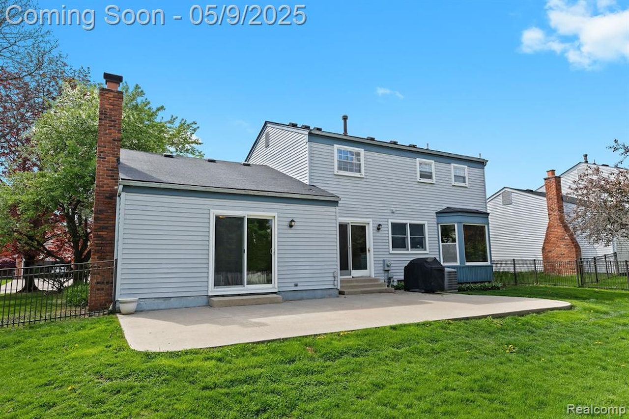 21950 Greentree Ln in Novi, MI Photo 21