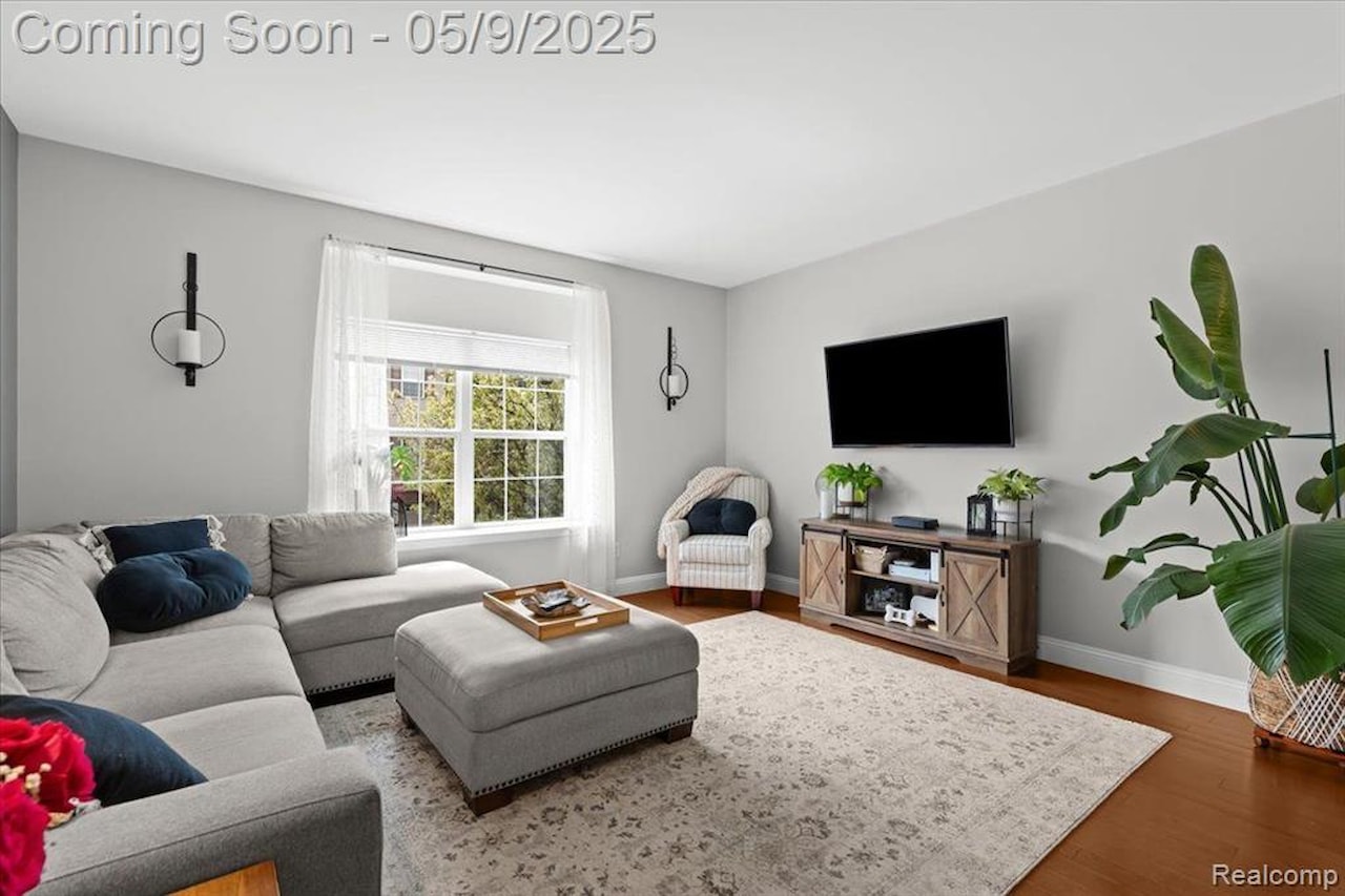 1621 Red Hickory in Howell Twp, MI Photo 6