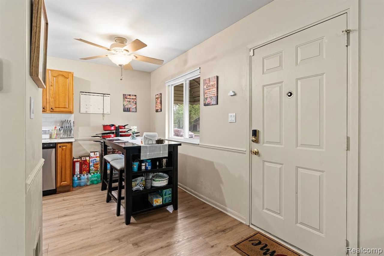 23336 Pilgrim Ave in Hazel Park, MI Photo 6