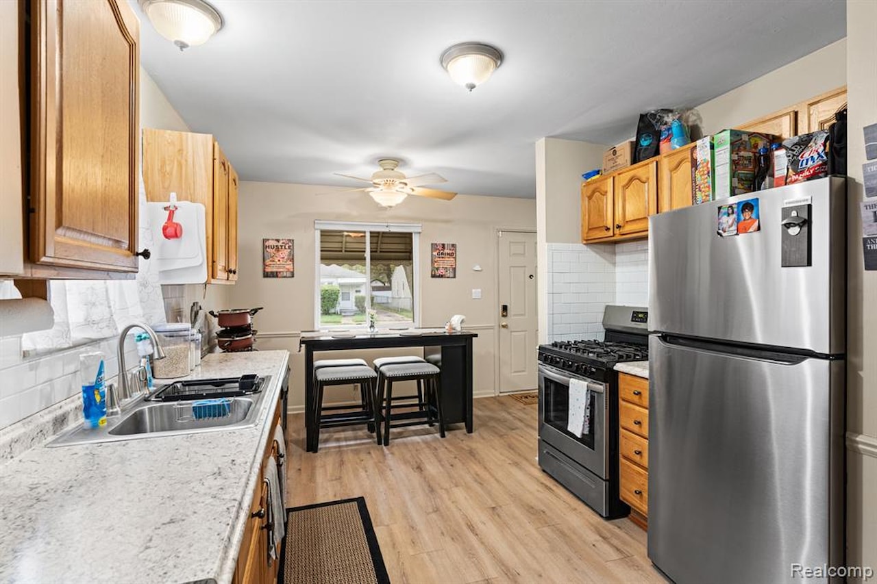 23336 Pilgrim Ave in Hazel Park, MI Photo 9