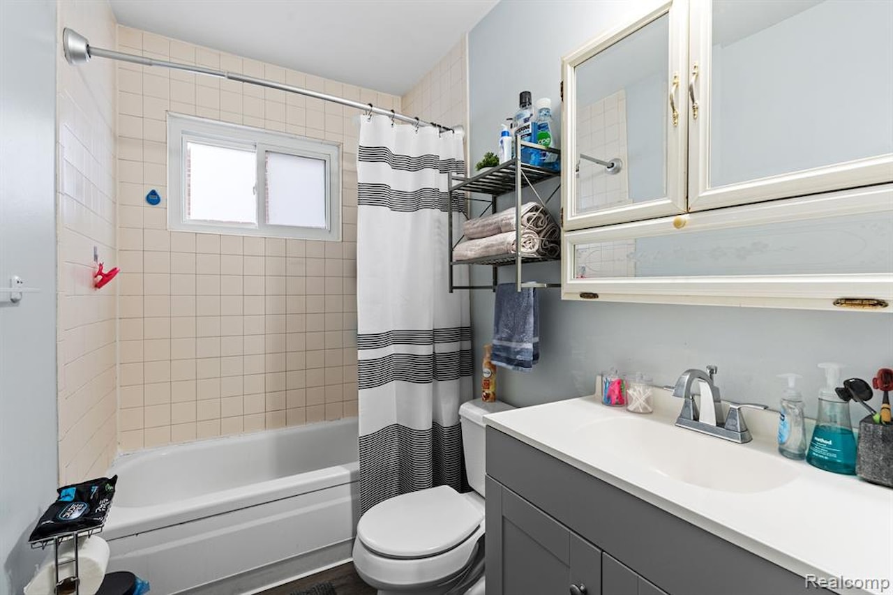 23336 Pilgrim Ave in Hazel Park, MI Photo 14