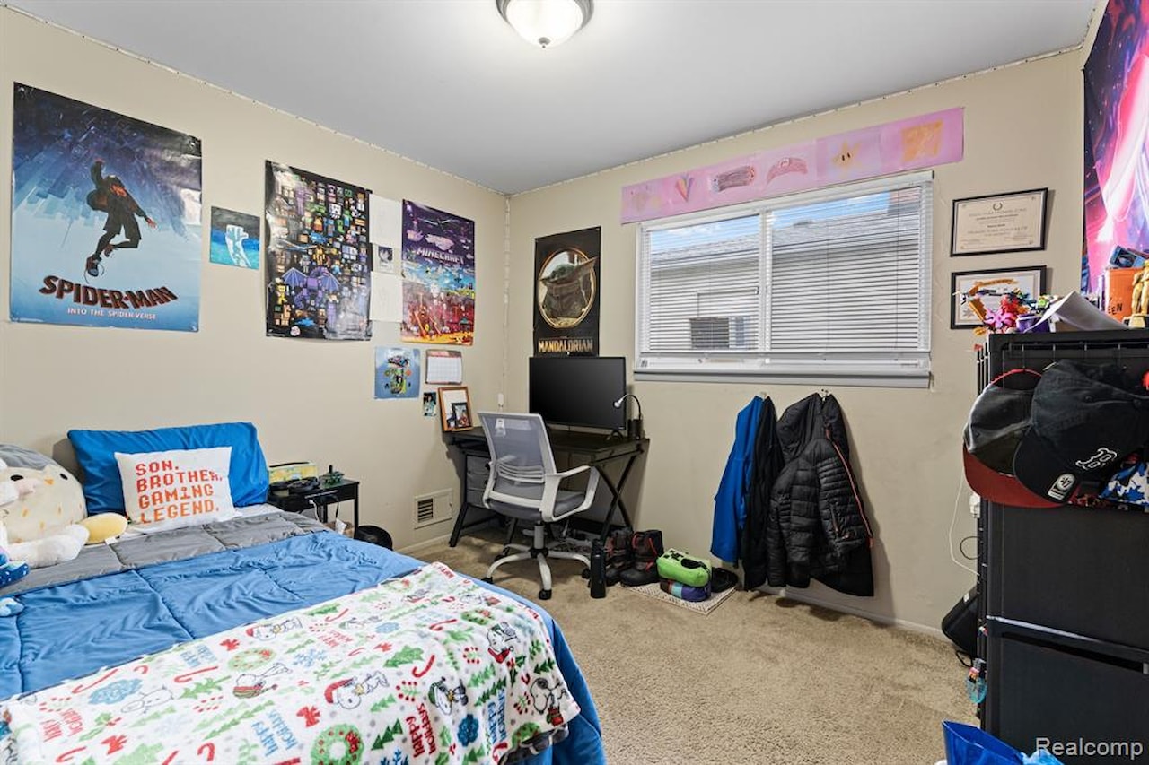 23336 Pilgrim Ave in Hazel Park, MI Photo 17