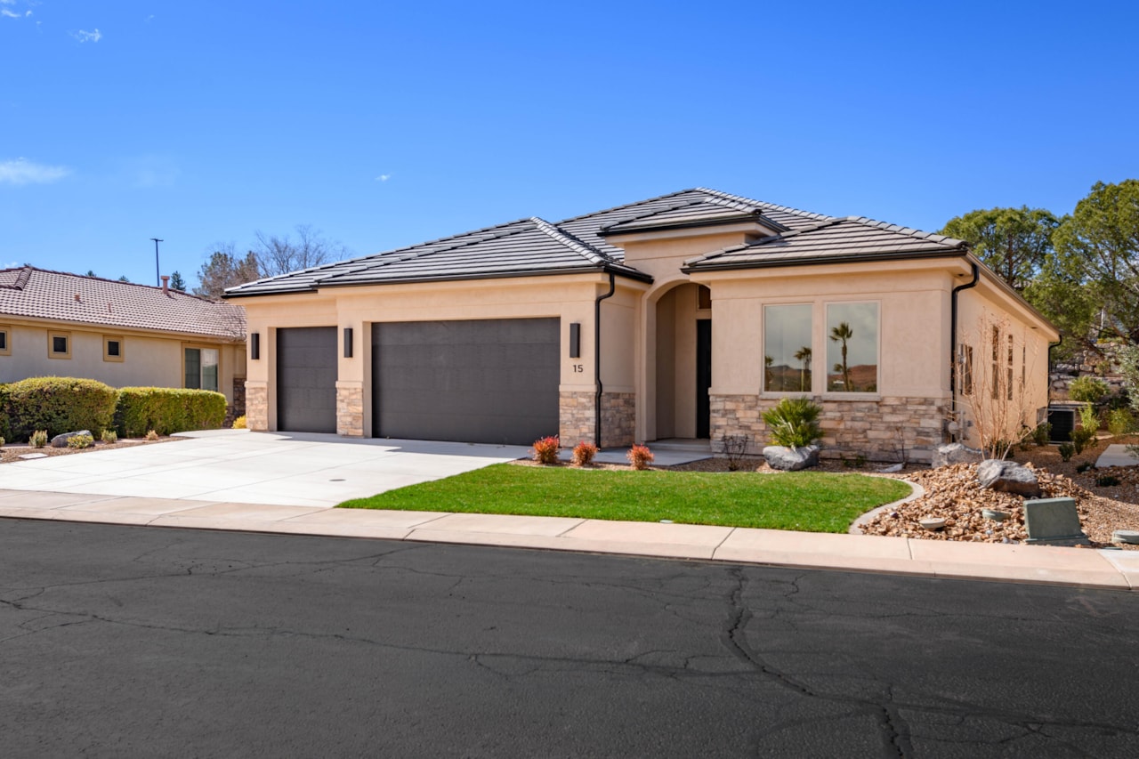 2240 W Sunbrook DR #15 St George, UT 84770 home for sale, MLS#25-261083 - Erika Rogers