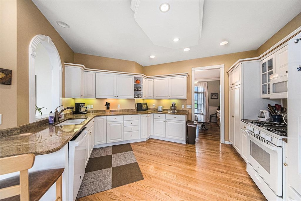 9693 Woodbend in York Twp, MI Photo 9