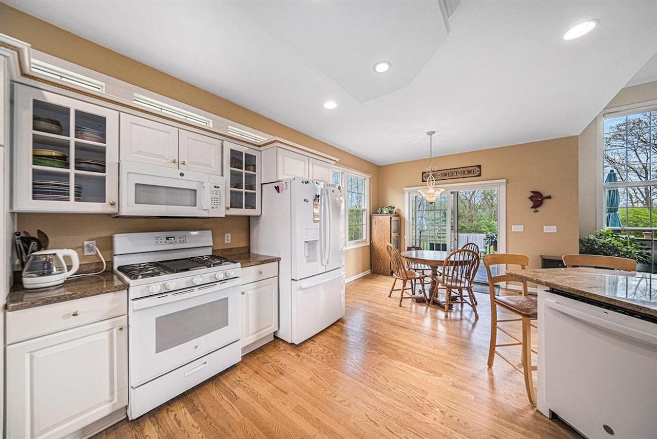 9693 Woodbend in York Twp, MI Photo 11