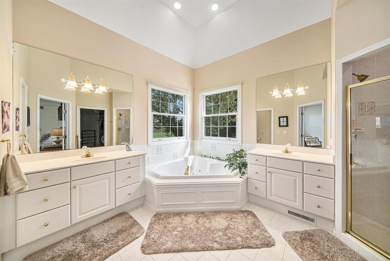 9693 Woodbend in York Twp, MI Photo 19