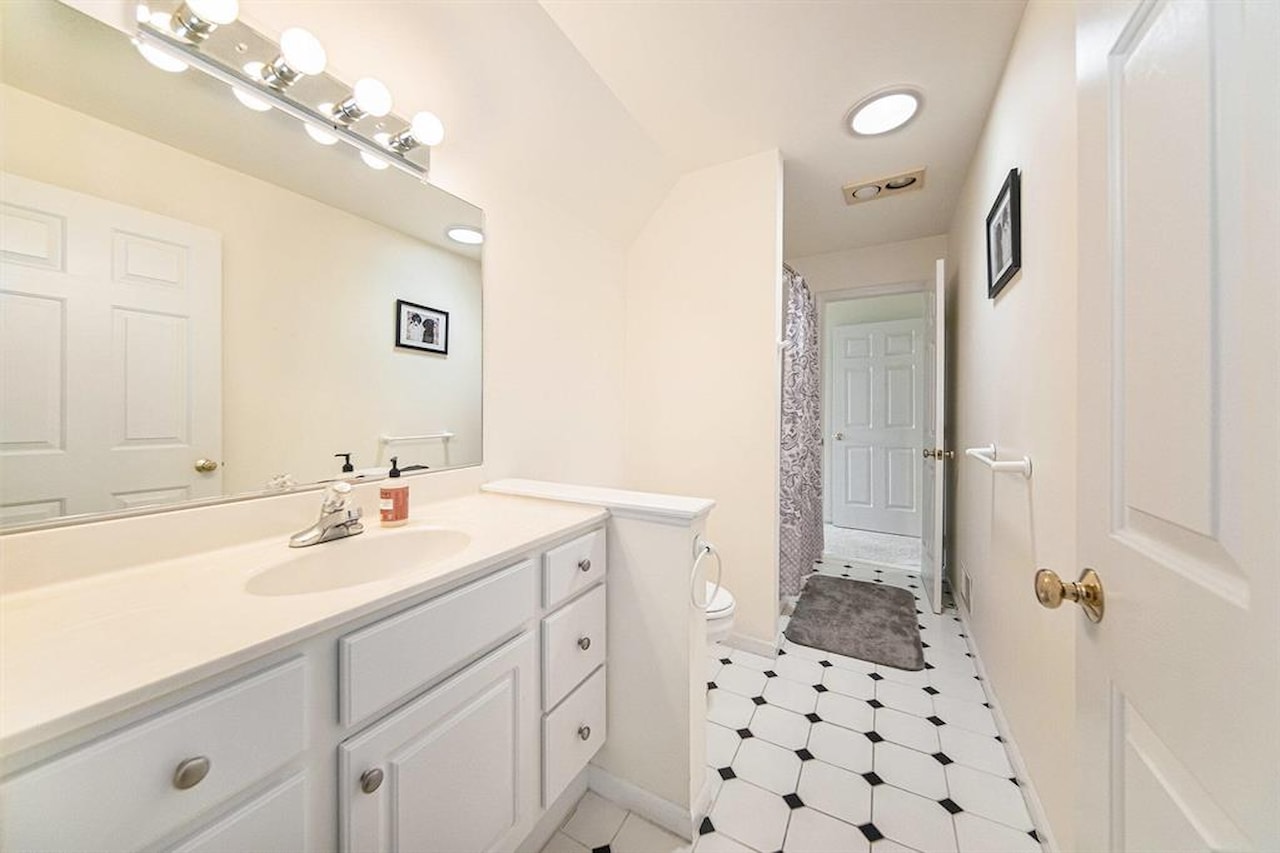 9693 Woodbend in York Twp, MI Photo 25