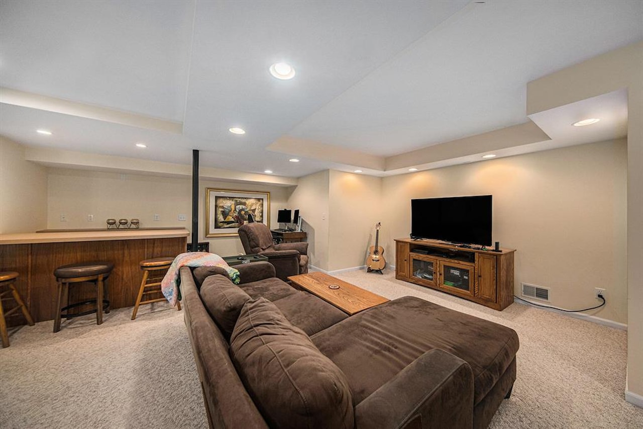9693 Woodbend in York Twp, MI Photo 31