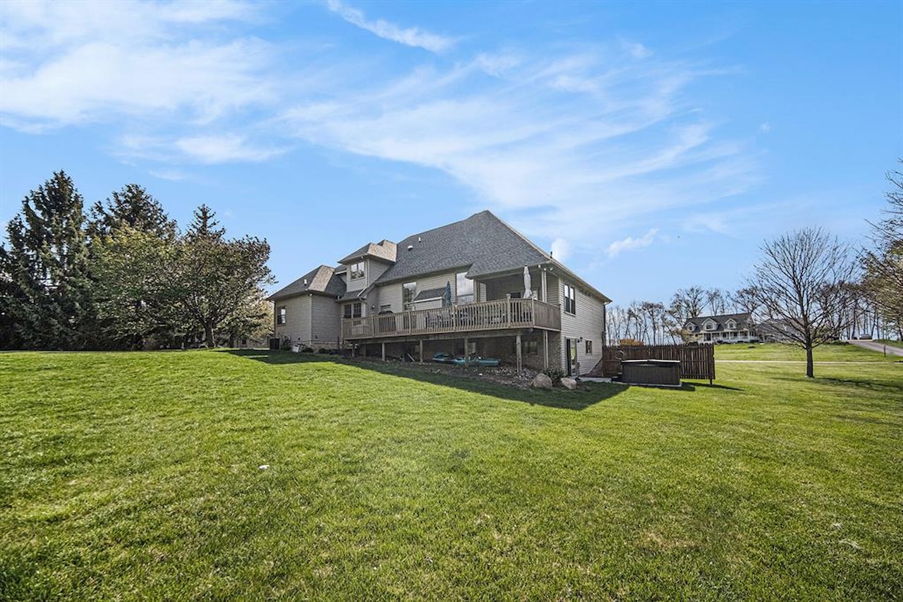 9693 Woodbend in York Twp, MI Photo 37