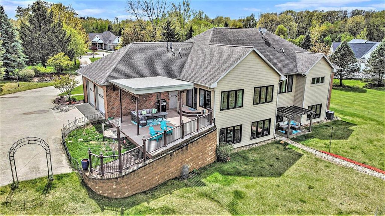 834 Joseph Ct in Sylvan Twp, MI Photo 3