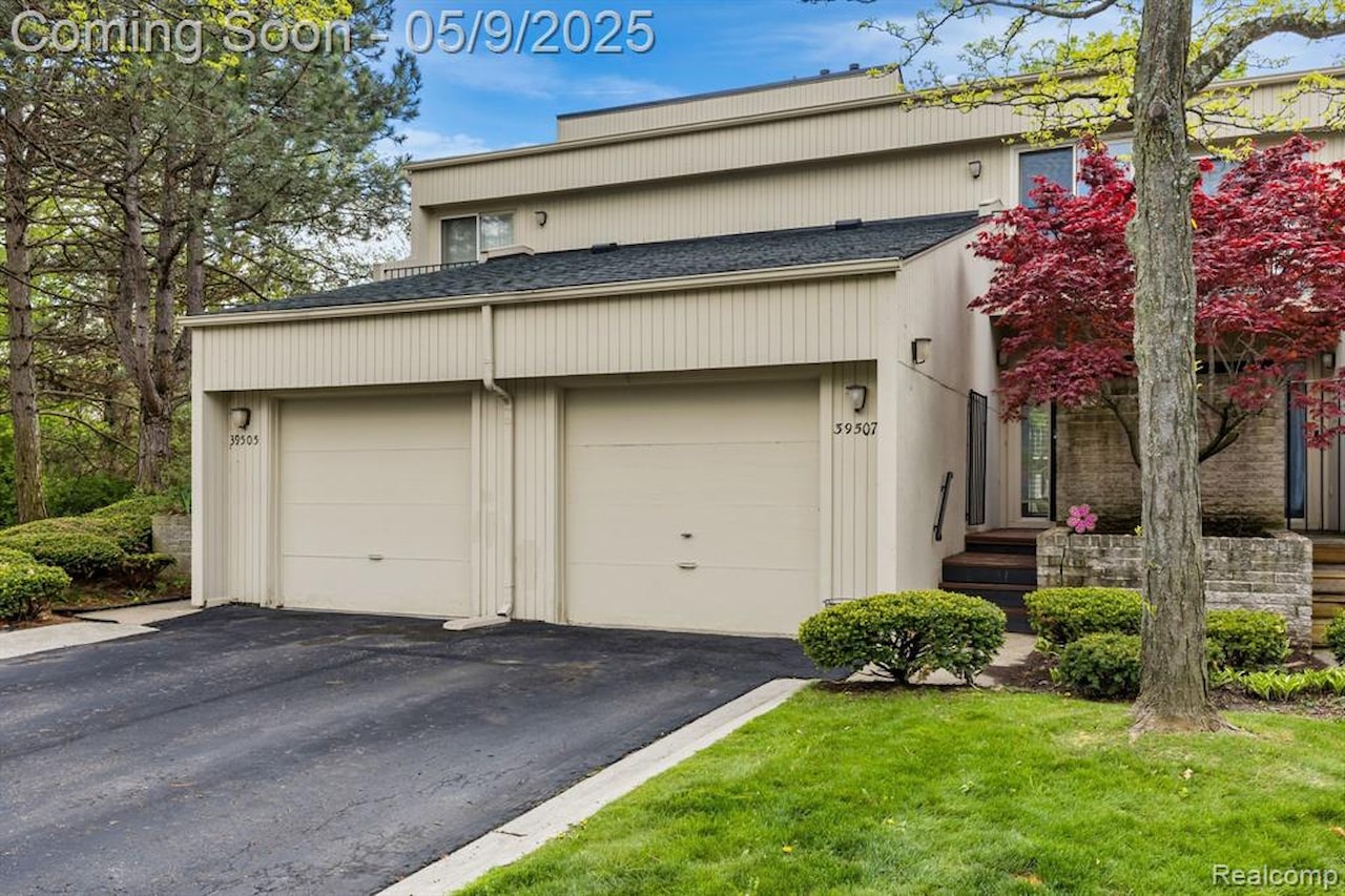 39507 Country Ln in Novi, MI