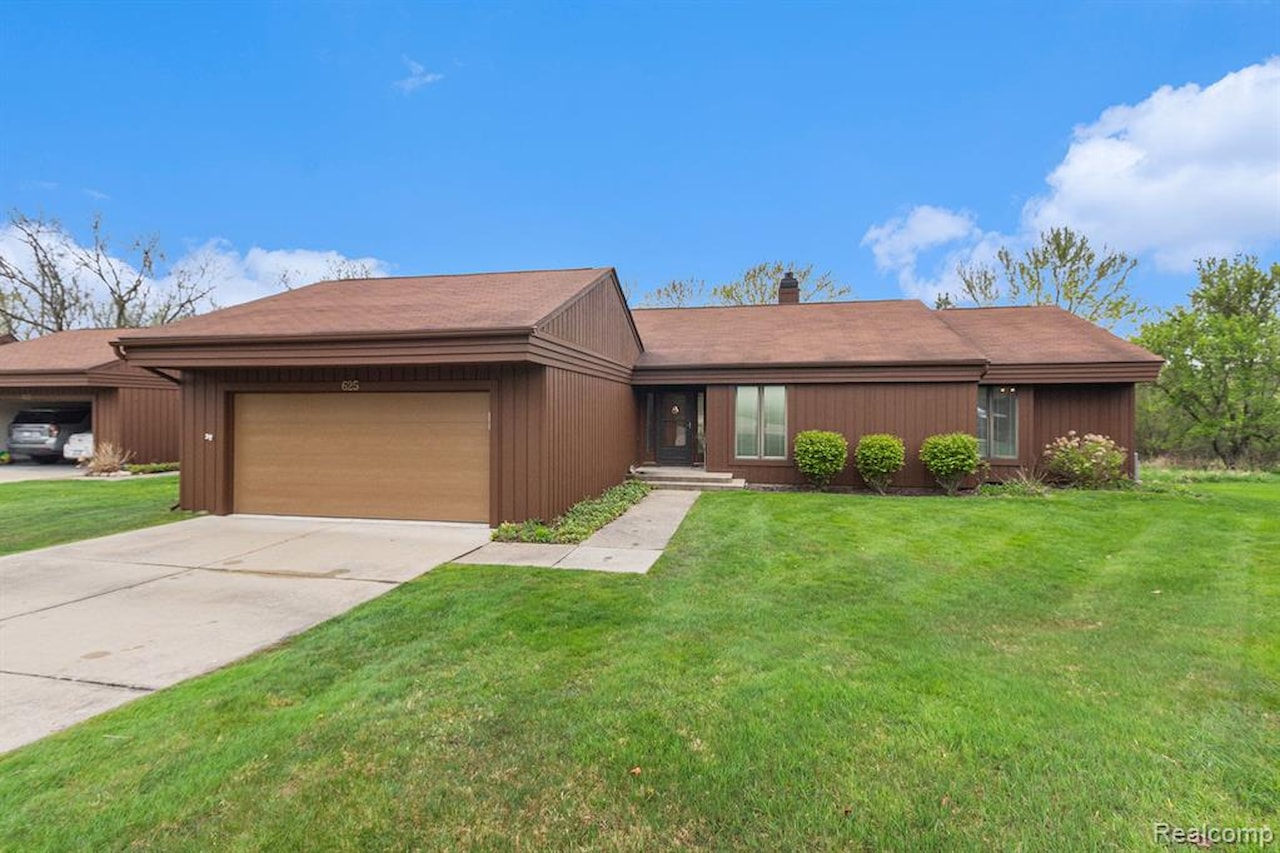 625 Applegate Ln in Grand Blanc, MI