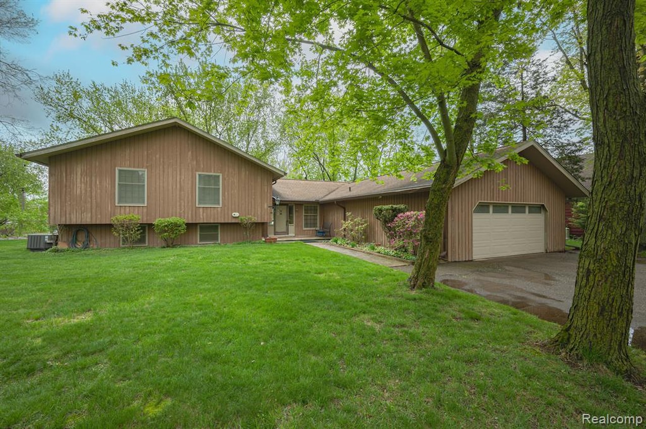 9550 Silverside in Green Oak Twp, MI