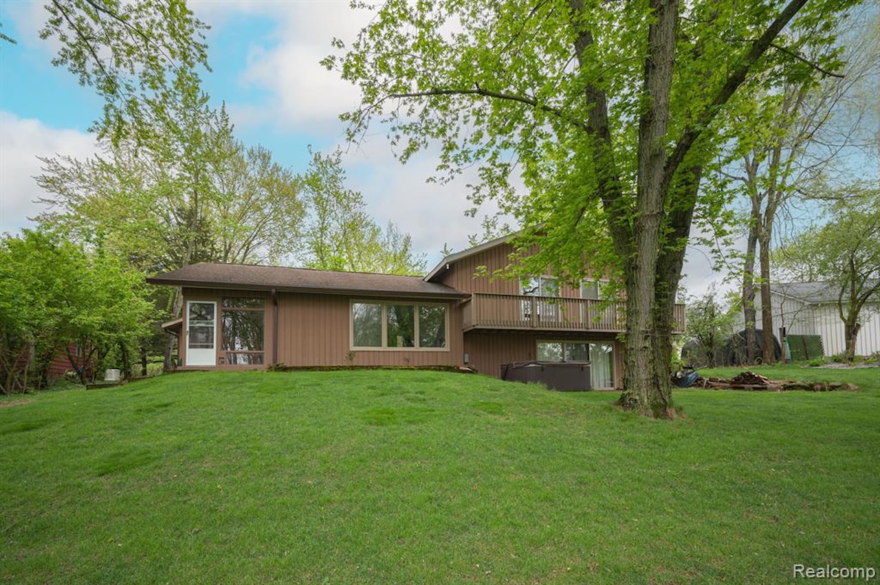 9550 Silverside in Green Oak Twp, MI Photo 2