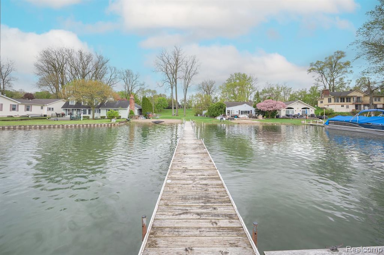 9550 Silverside in Green Oak Twp, MI Photo 12