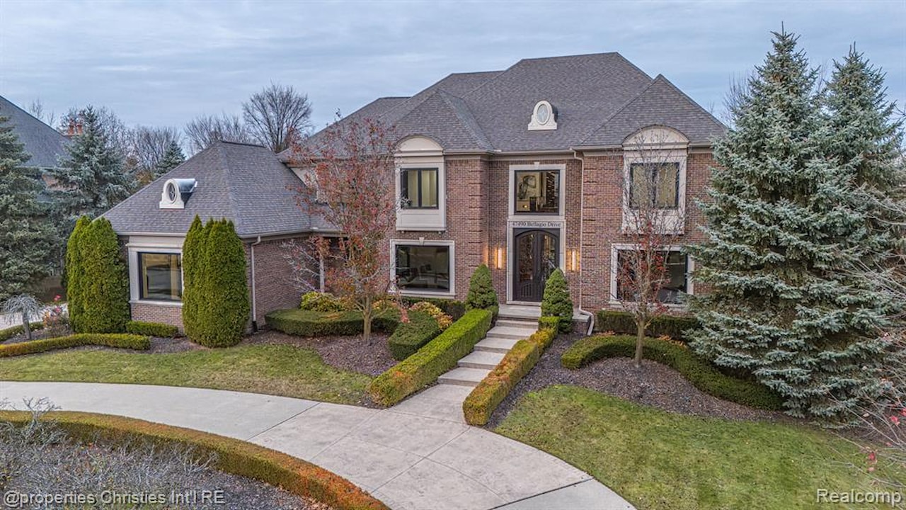 47490 Bellagio Dr in Novi, MI Photo 3