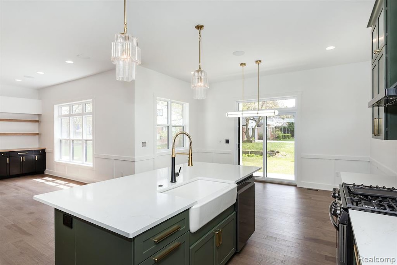 100 Edmund Ave in Royal Oak, MI Photo 16