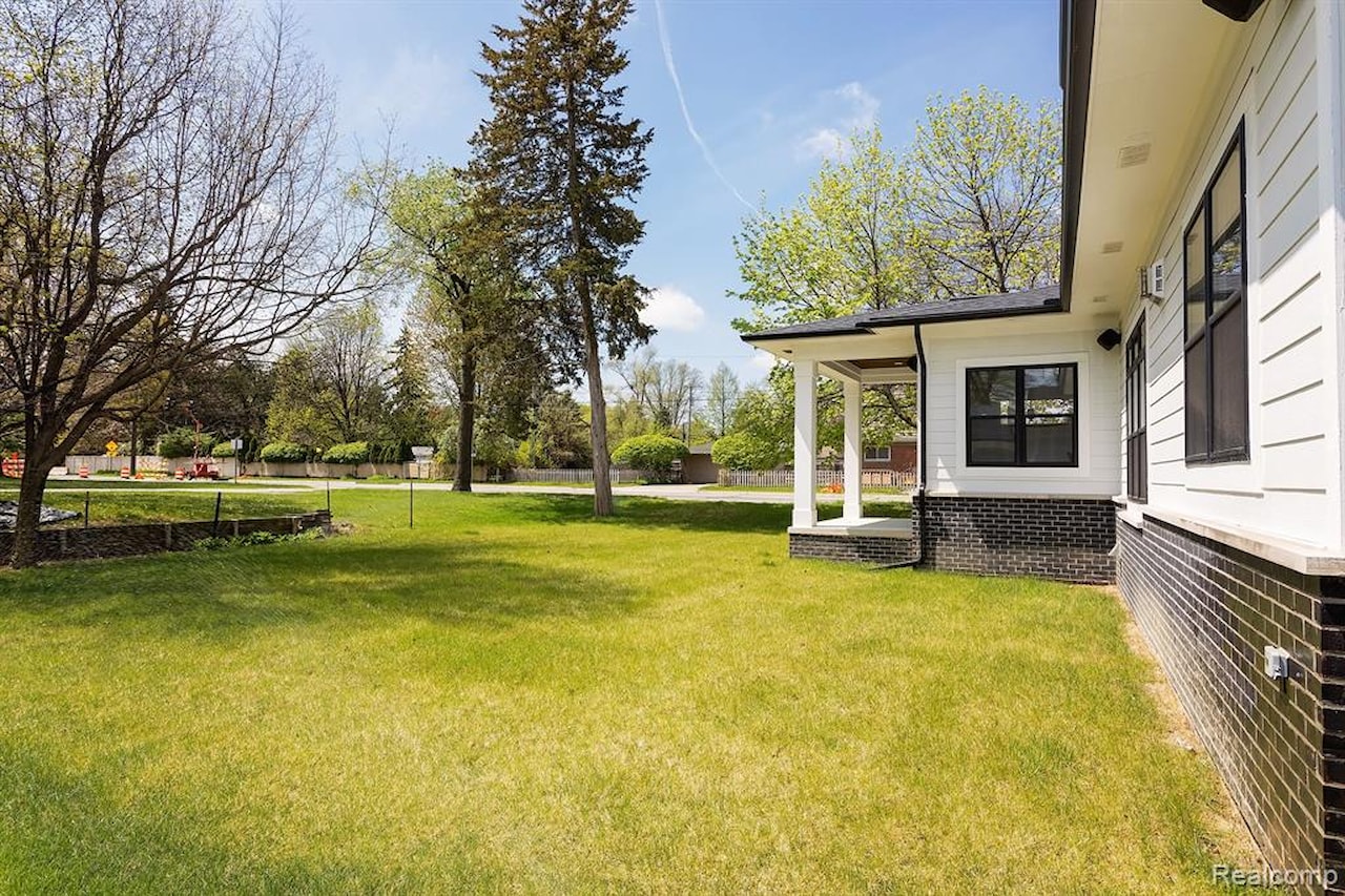 100 Edmund Ave in Royal Oak, MI Photo 51
