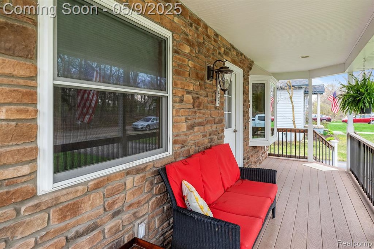 4945 Walker Dr in Brighton Twp, MI Photo 2