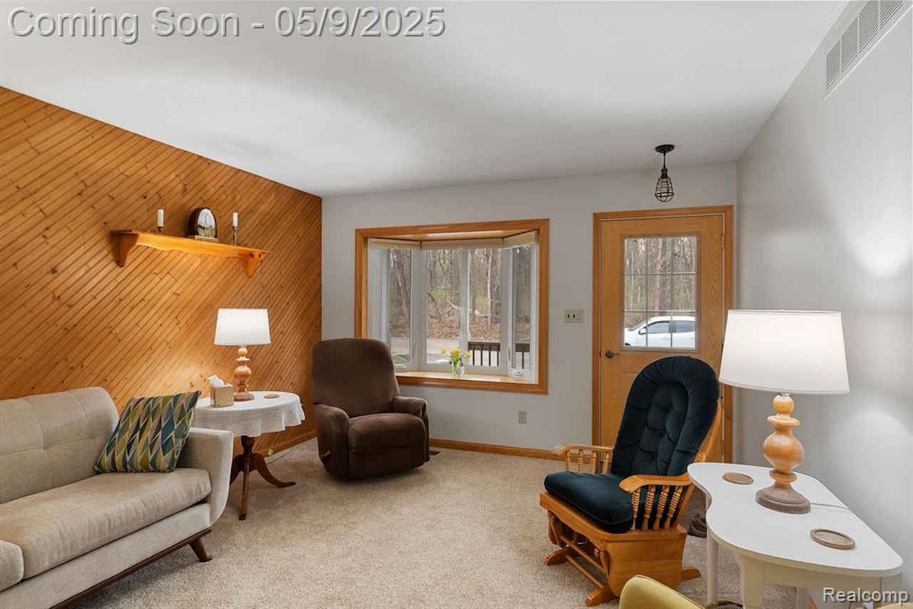 4945 Walker Dr in Brighton Twp, MI Photo 6