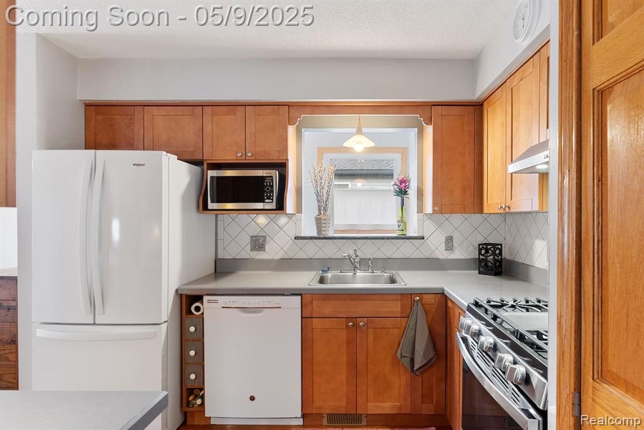 4945 Walker Dr in Brighton Twp, MI Photo 9