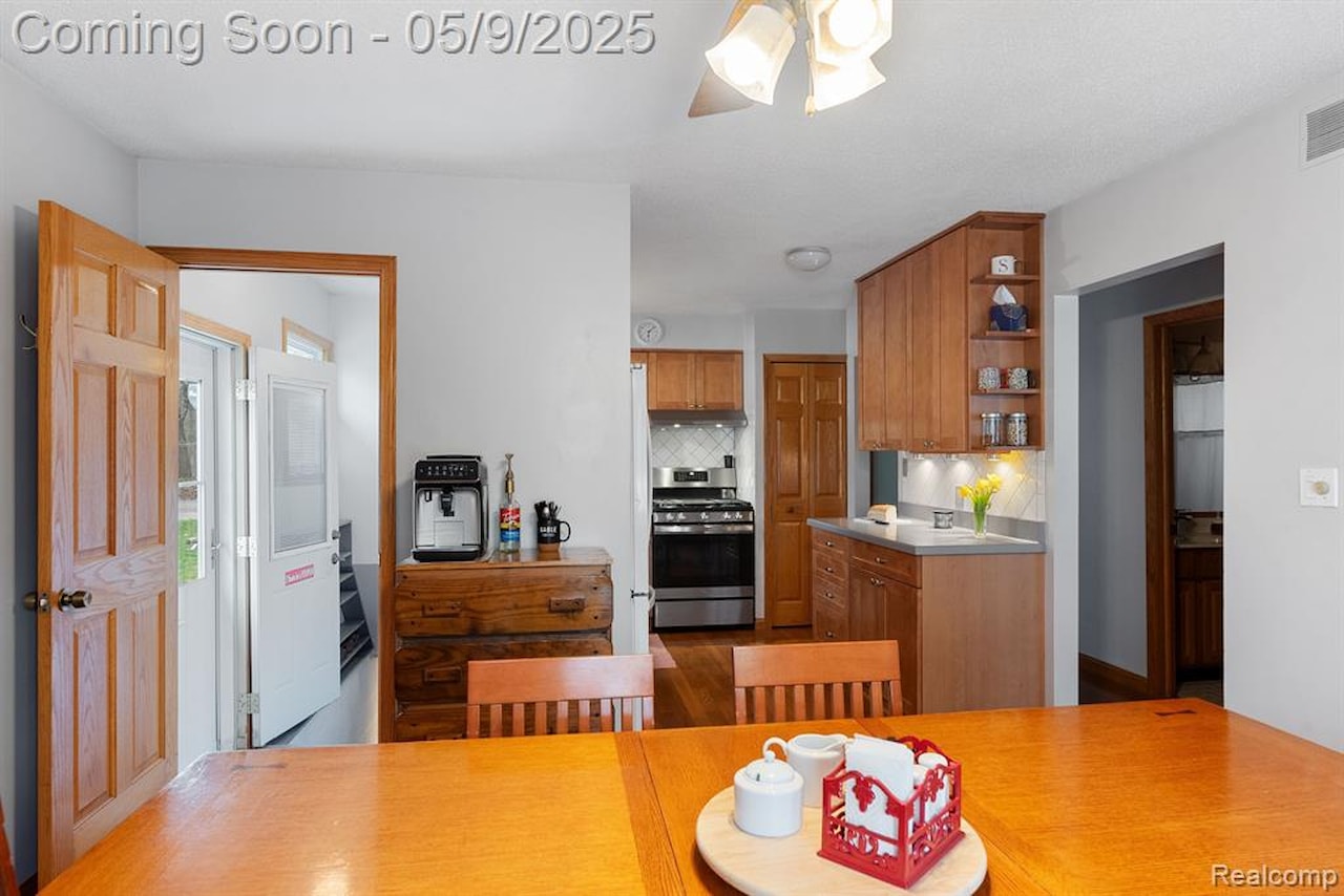 4945 Walker Dr in Brighton Twp, MI Photo 17