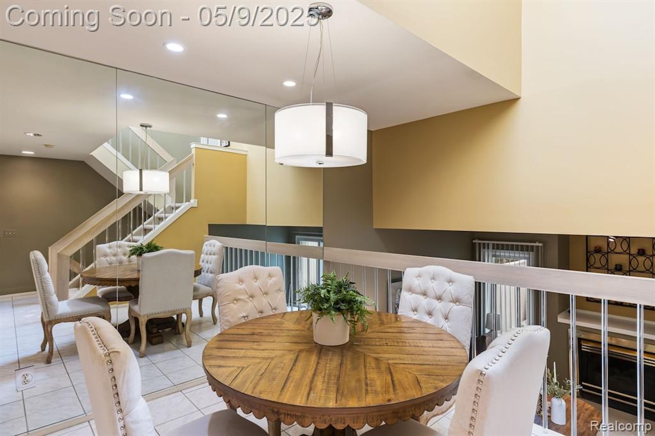 39507 Country Ln in Novi, MI Photo 6