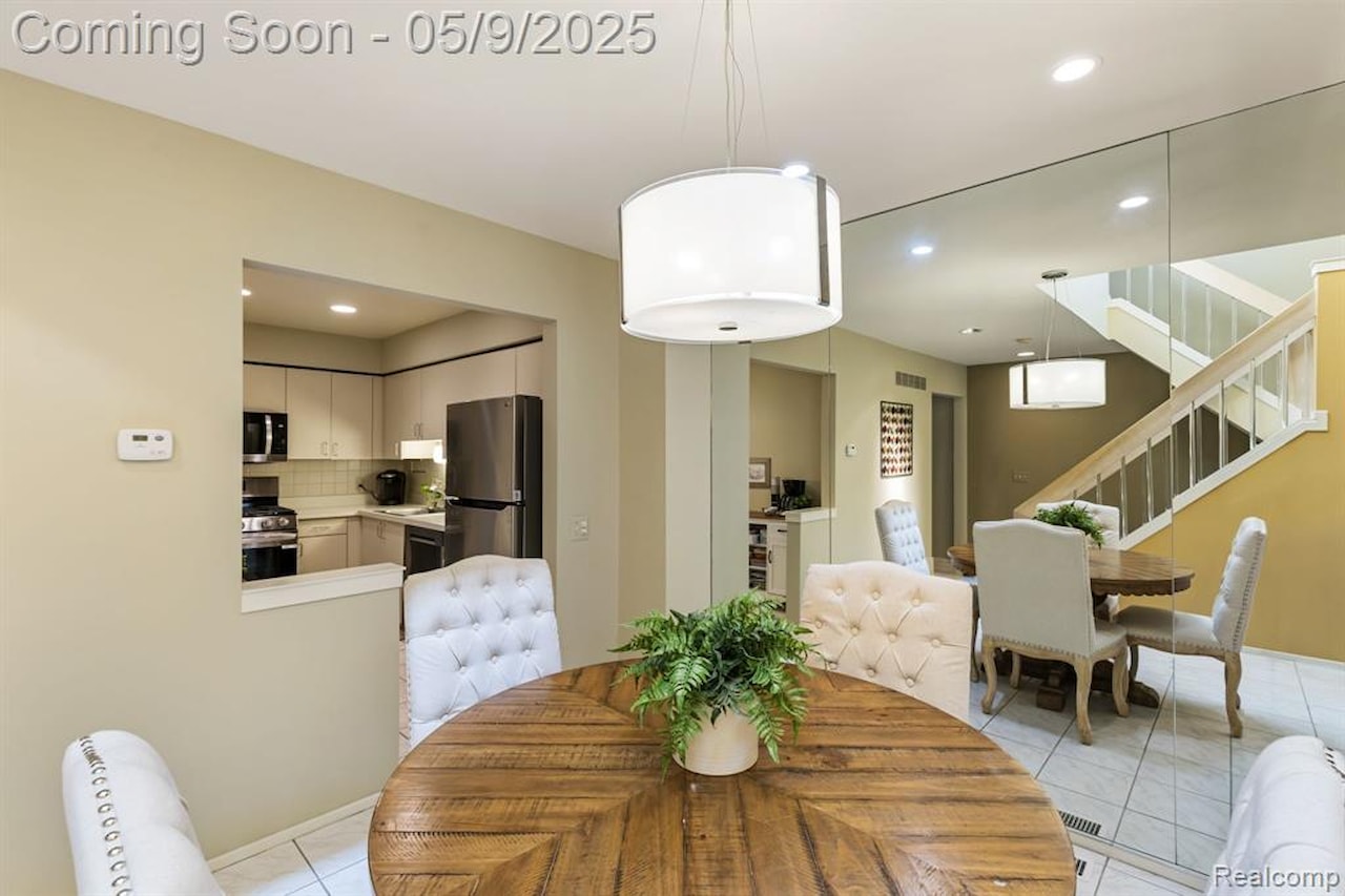 39507 Country Ln in Novi, MI Photo 8